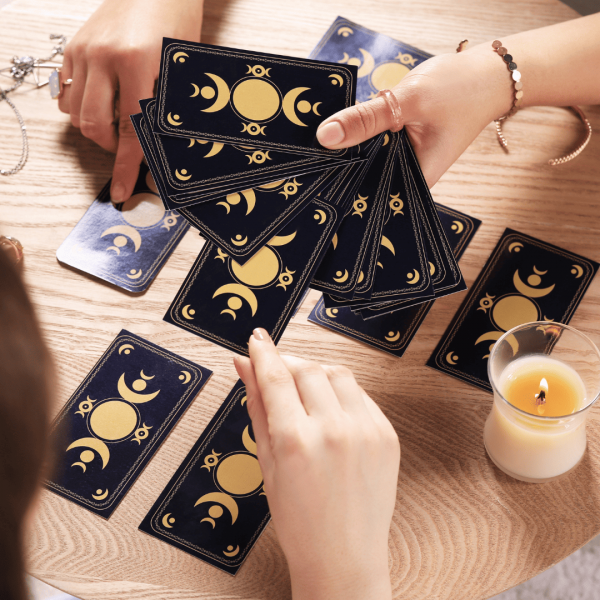 Tirage de carte et cartomancie par Céline Martin, séance tirage de carte, tirage de carte à distance